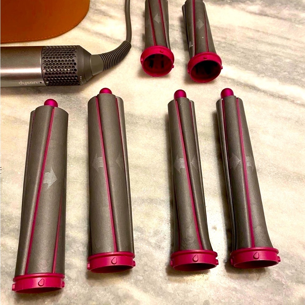 Dyson Airwrap plus extra barrels